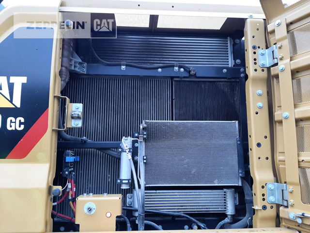 Crawler excavator Cat 330GC: picture 26