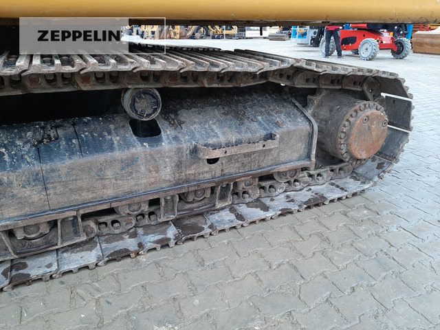 Crawler excavator Cat 330GC: picture 11