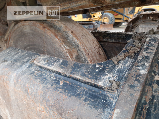 Crawler excavator Cat 330GC: picture 13