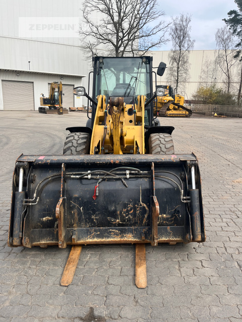 Cat 906M - Wheel loader: picture 2 Cat 906M - Wheel loader: picture 2