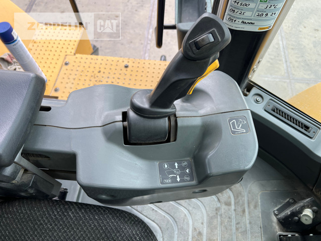 Wheel loader Cat 962M: picture 27
