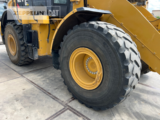 Wheel loader Cat 962M: picture 11