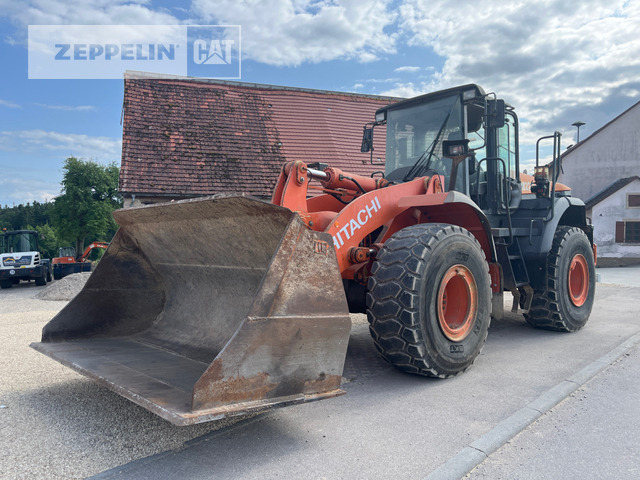 Hitachi ZW220 - Wheel loader: picture 1 Hitachi ZW220 - Wheel loader: picture 1