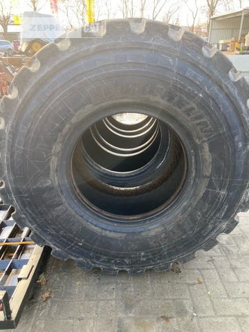 Michelin 4x 20.5R25XHA - Tire for Construction machinery: picture 3 Michelin 4x 20.5R25XHA - Tire for Construction machinery: picture 3