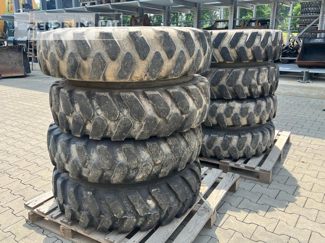Sonstiges 10.00-20 Mobilbagger - Tire for Construction machinery: picture 2 Sonstiges 10.00-20 Mobilbagger - Tire for Construction machinery: picture 2