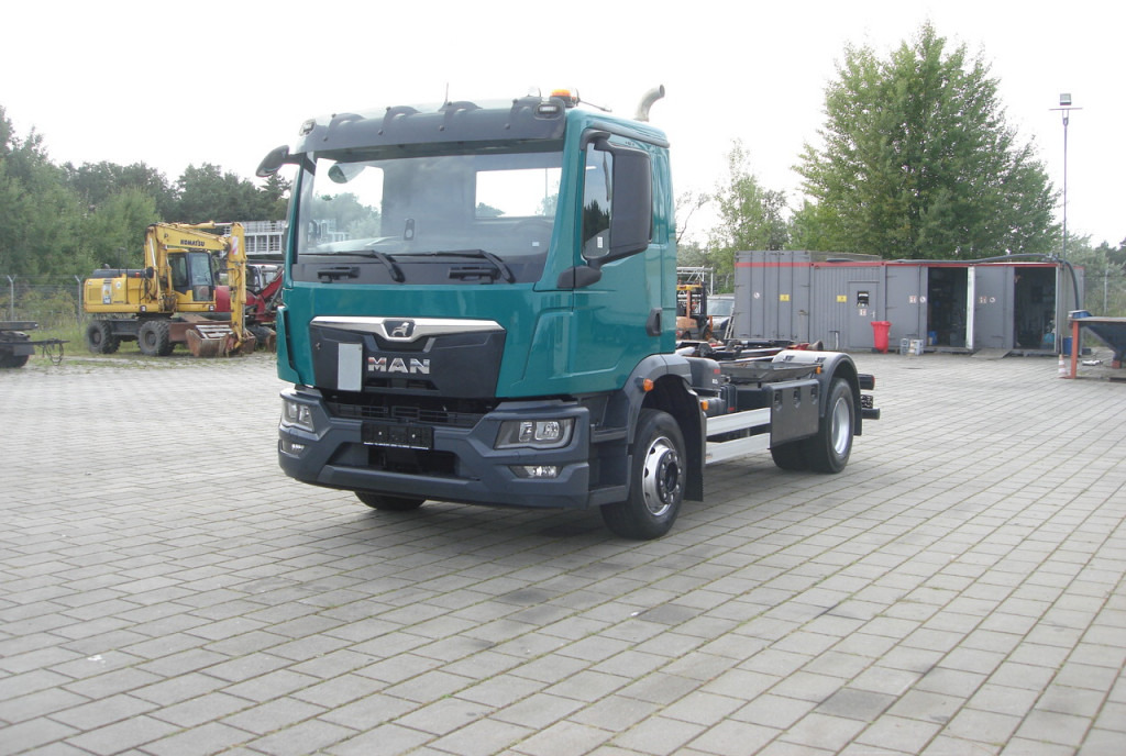 Hook lift truck MAN TG-M 15.250 BL Abrollkipper: picture 10