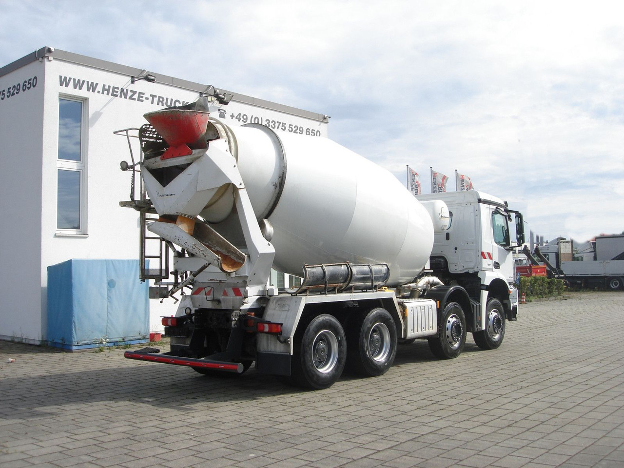 Mercedes-Benz Arocs 3240 B 8x4 - Concrete mixer truck: picture 4 Mercedes-Benz Arocs 3240 B 8x4 - Concrete mixer truck: picture 4