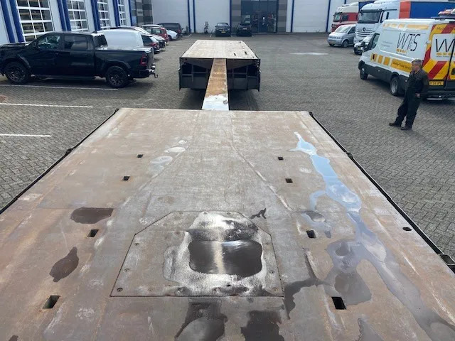Floor robuuste vlakke oplegger ,uitschuifbaar, ,stuurassen, 20 mtr met stalen bodem/frame. kranenprofiel. - Dropside/ Flatbed semi-trailer: picture 3 Floor robuuste vlakke oplegger ,uitschuifbaar, ,stuurassen, 20 mtr met stalen bodem/frame. kranenprofiel. - Dropside/ Flatbed semi-trailer: picture 3