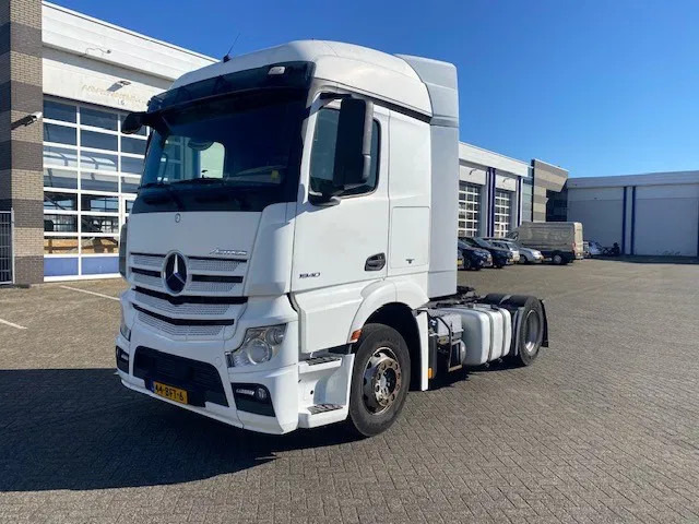Mercedes-Benz Actros 1840 stream space cabine met spoilers fenders en zonneklep, apk gekeurd. - Tractor unit: picture 1 Mercedes-Benz Actros 1840 stream space cabine met spoilers fenders en zonneklep, apk gekeurd. - Tractor unit: picture 1