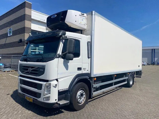Volvo FM 330 2 temp koelvriesbak , 760 lang, 2 comp, carrier koeler, D"hollandia klep - Refrigerator truck: picture 1 Volvo FM 330 2 temp koelvriesbak , 760 lang, 2 comp, carrier koeler, D"hollandia klep - Refrigerator truck: picture 1