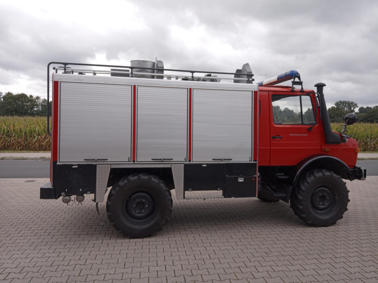 Mercedes Benz Unimog U1300L Unimog Firetruck - Fire truck: picture 4 Mercedes Benz Unimog U1300L Unimog Firetruck - Fire truck: picture 4