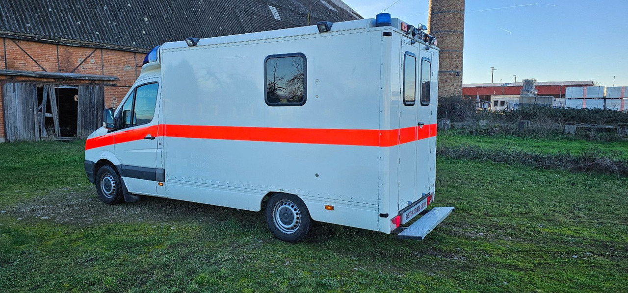 Volkswagen Crafter ELW Rettungswagen Camper Van - Ambulance: picture 4 Volkswagen Crafter ELW Rettungswagen Camper Van - Ambulance: picture 4