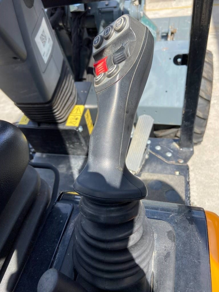 Wheel loader GiANT G 2700 X-tra HD: picture 12