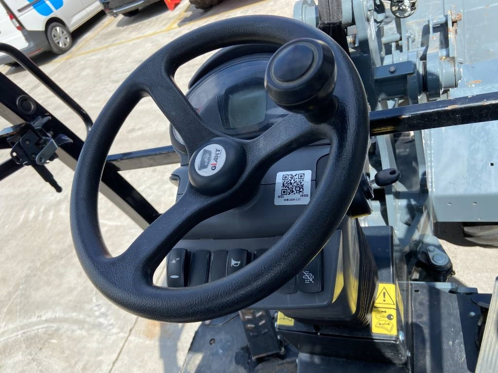 Wheel loader GiANT G 2700 X-tra HD: picture 13