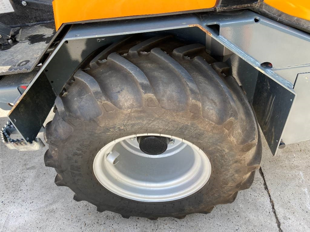 Wheel loader GiANT G 2700 X-tra HD: picture 6