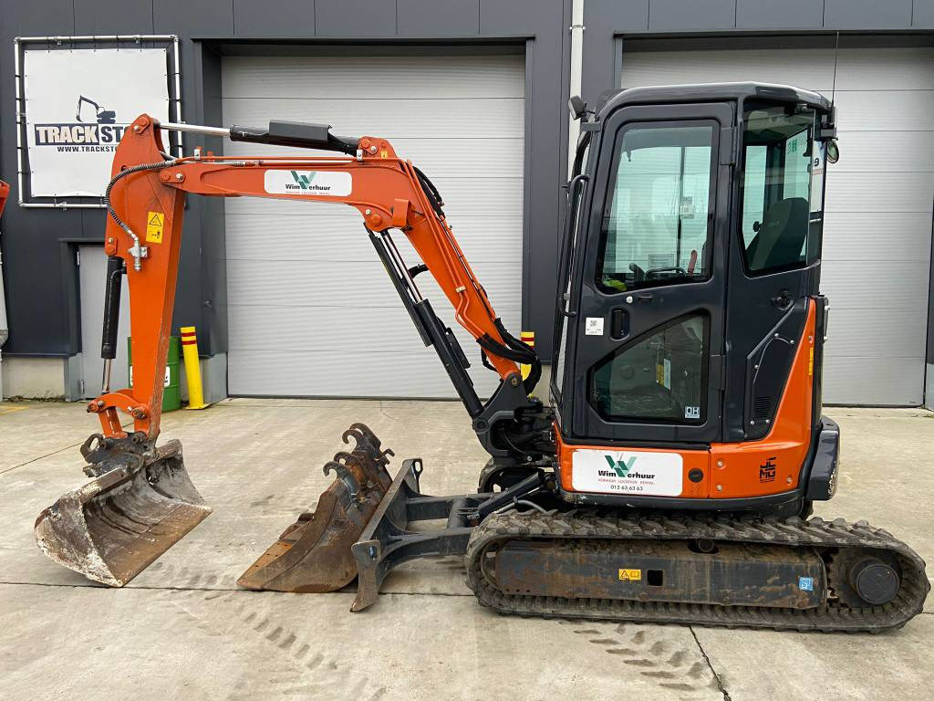 mimi Mini excavator Hitachi ZX 33 U-6, price - 9069843