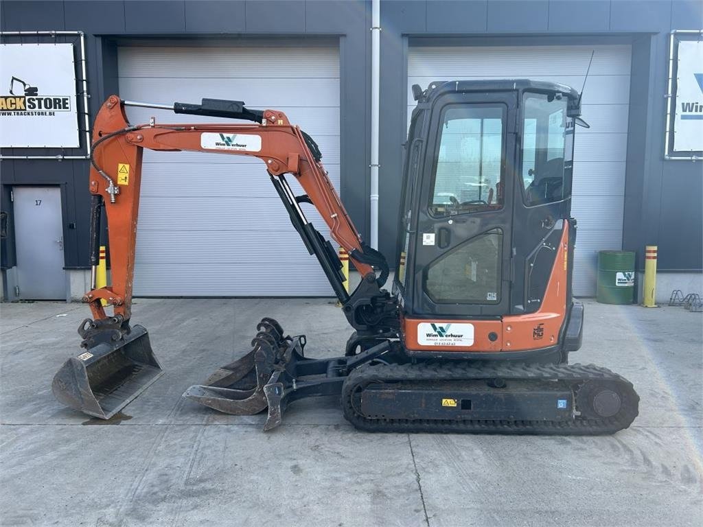 Hitachi ZX33U-6 (7740) - Mini excavator: picture 1 Hitachi ZX33U-6 (7740) - Mini excavator: picture 1