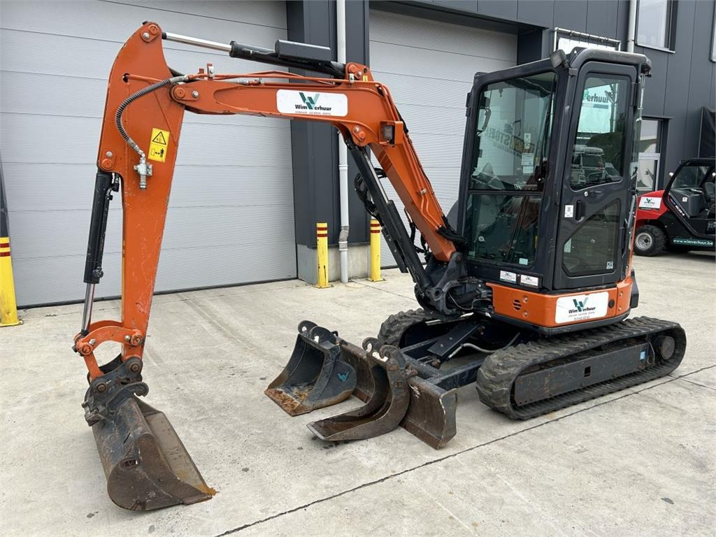 Hitachi ZX33U-6 (7789) - Mini excavator: picture 2 Hitachi ZX33U-6 (7789) - Mini excavator: picture 2