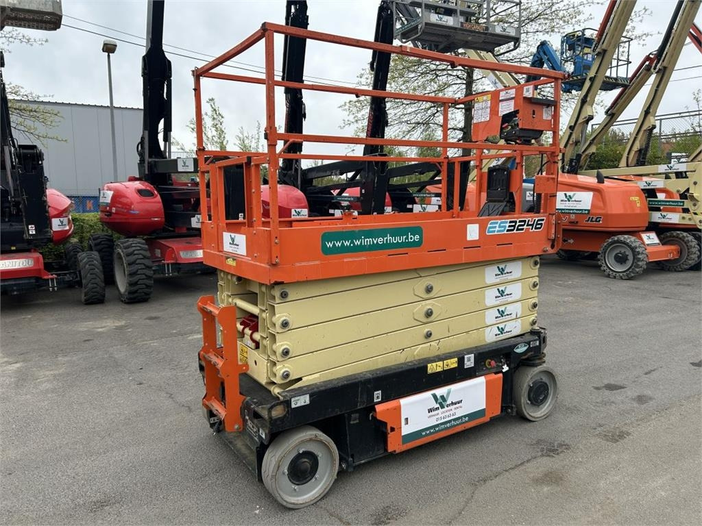 JLG 3246ES (6778) - Scissor lift: picture 2 JLG 3246ES (6778) - Scissor lift: picture 2
