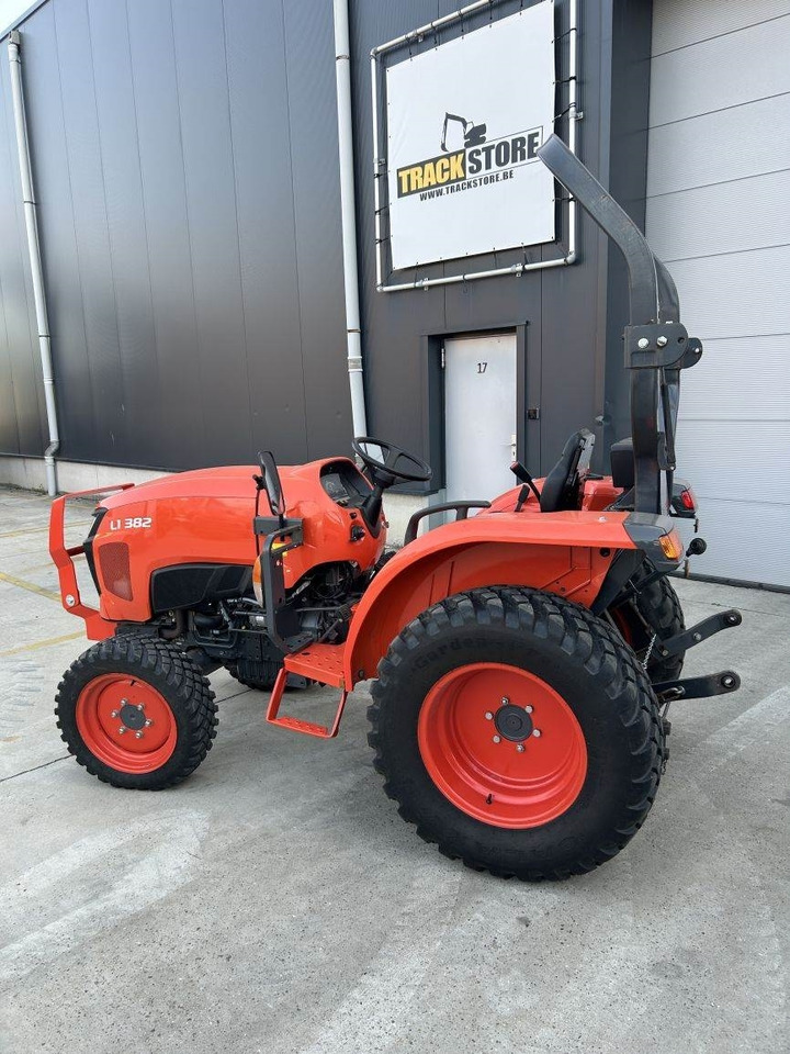 Kubota L1-382 (5278) - Municipal tractor: picture 2 Kubota L1-382 (5278) - Municipal tractor: picture 2