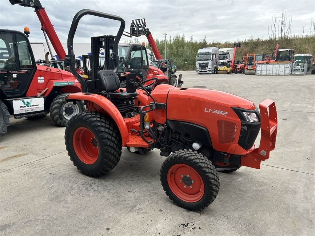 Kubota L1-382 (7325) - Municipal tractor: picture 2 Kubota L1-382 (7325) - Municipal tractor: picture 2
