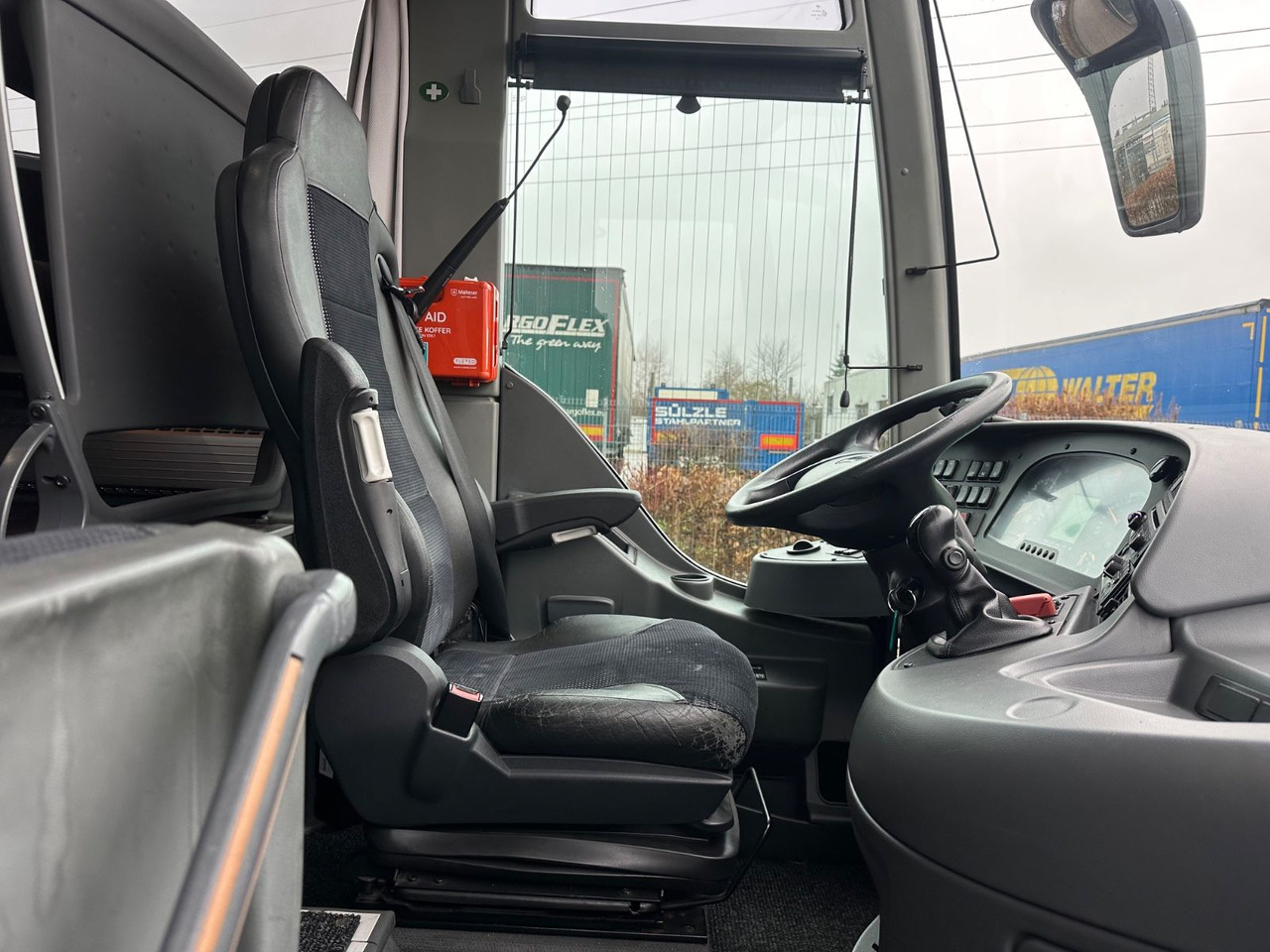 Coach Mercedes-Benz Tourismo O350 15 RHD (205 tKm*DE*TOP): picture 12 Coach Mercedes-Benz Tourismo O350 15 RHD (205 tKm*DE*TOP): picture 12